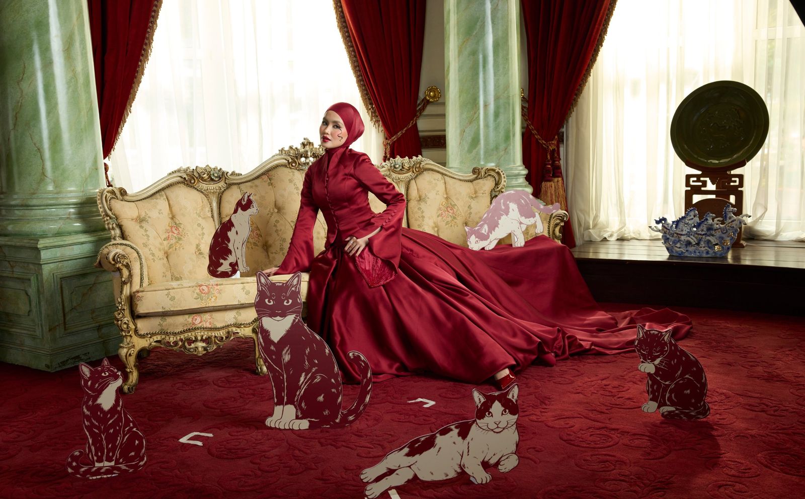 Sashfir di sofa emas bersama kucing kertas